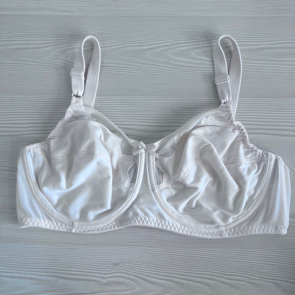 Bali Womens Full Coverage Bra 40D Cream Unlined Underwire Mesh Adjustable Straps